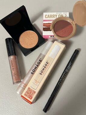 New Makeup Bundle - lipgloss, lip liner, face mist, highlighter, eyeshadow